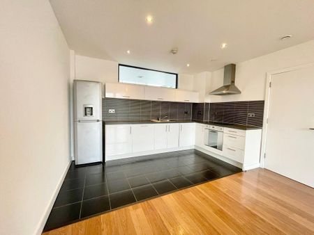 2 bedroom flat to rent - Photo 5