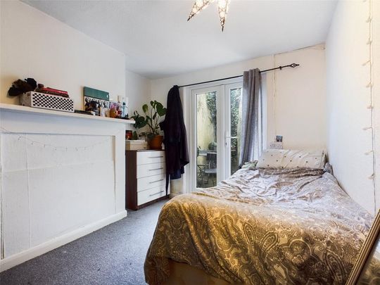 6 bedroom house to rent - Photo 1