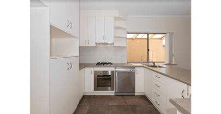 Spacious Two-Storey Home with Excellent Entertaining - Photo 4