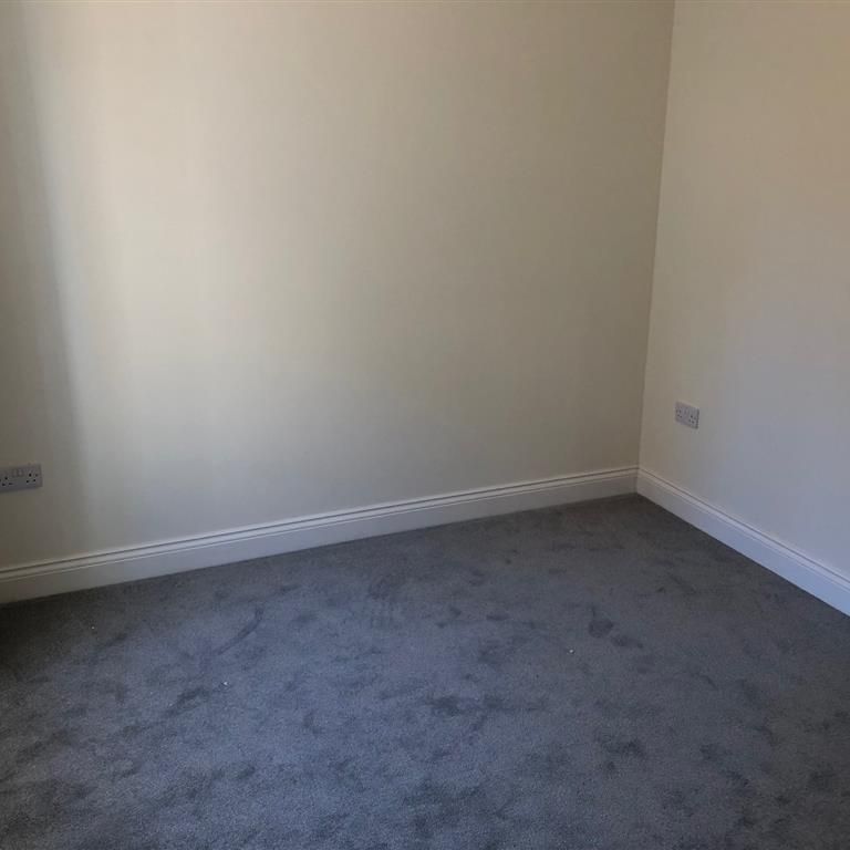 Commercial Road - Photo 1