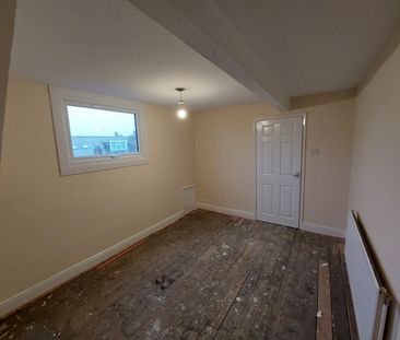 3 Bed Terraced House, Gilpin View, LS12 - Photo 2