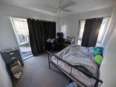 Charming Family Home in a Super Convenient Location - Photo 2