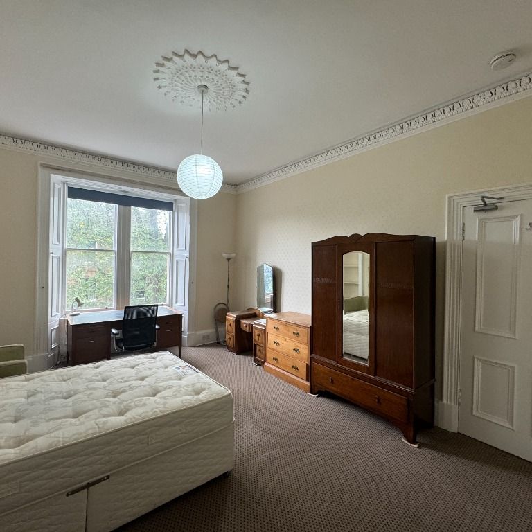 Marchmont Crescent, Marchmont, Edinburgh, EH9 1HN - - Photo 1