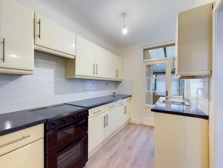 3 bedroom terraced house to rent - Photo 4