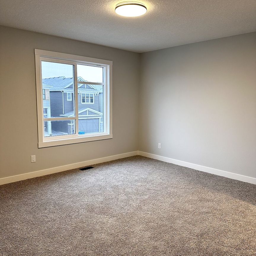 302 Herron Mews NE, Calgary - Photo 1