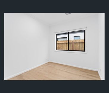 Sleek & Modern 3-Bedroom Home with Study in Prime River Walk Estate... - Photo 2