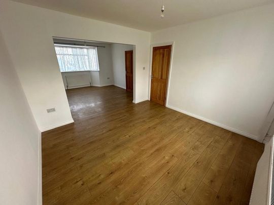 3 bedroom end of terrace house to rent - Photo 1