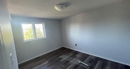 162 Tunbridge Barrie | $2400 per month | Plus Heat | Plus Water | Plus Hydro - Photo 5