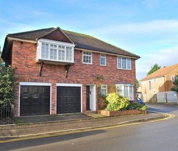 83 Horseshoe Crescent, Beaconsfield, Buckinghamshire,HP9 - Photo 1