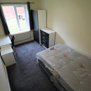 3 bedroom apartment to rent - Photo 2