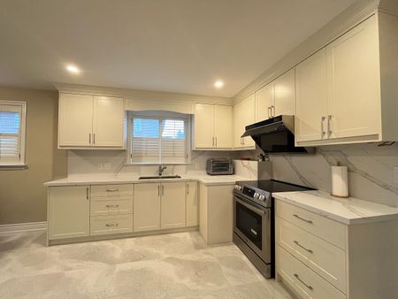 For Lease - 201 Hendon Avenue Unit# MAIN FLOOR, Toronto, Ontario - Photo 4