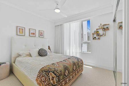 ABSOLUTE BEACHFRONT - TOP FLOOR WITH EXCLUSIVE ROOFTOP TERRACE - Photo 2