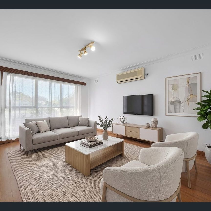 WALK TO MAIN STREET SHOPS, TRAIN STATION AND PRIMARY/SECONDARY SCHOOLS! - Photo 1