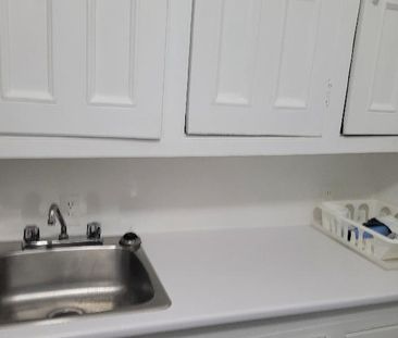 3 1/2 ­à louer, 1050 $ /mois, de La Roche/Beaubien - Libre dès main... - Photo 4