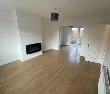3 bedroom semi-detached house to rent - Photo 2