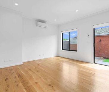 STUNNING TOWNHOUSE - Photo 1