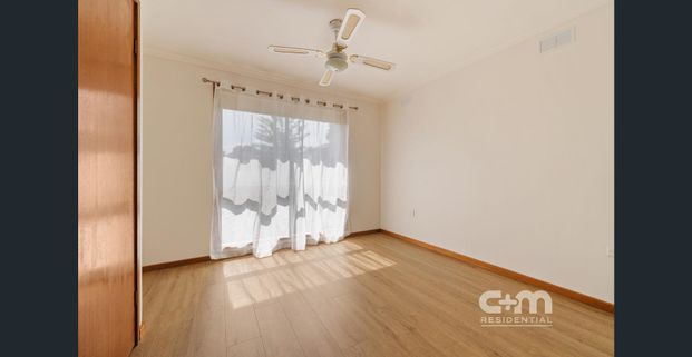 Street-facing, single-level villa in a peaceful cul-de-sac - Photo 1