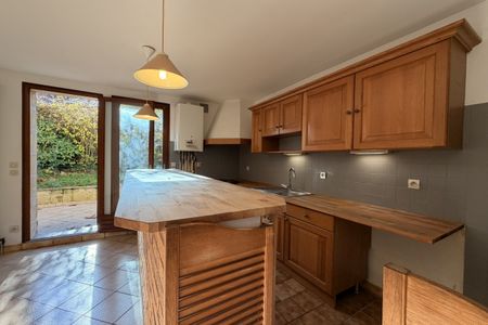 T2 BARRIERE DE BEGLES - Photo 3