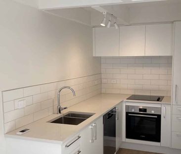 Modernised Home, Unbeatable School Zoning - Photo 4