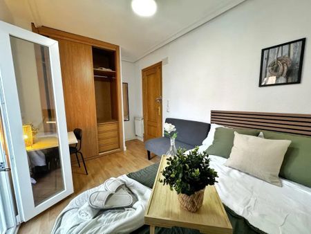 Calle de Begoña, Coslada, Community of Madrid 28821 - Photo 2