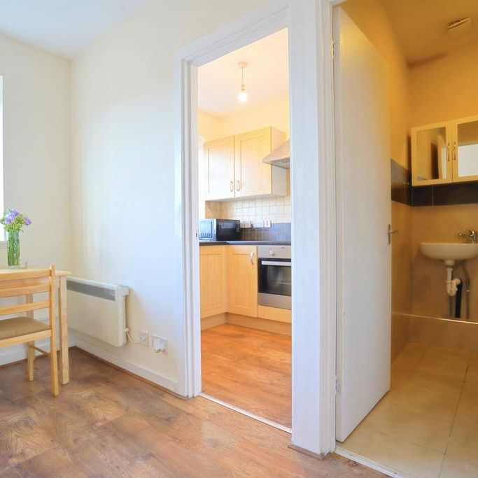 Studio to rent - Photo 1