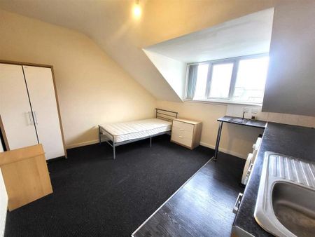 1 bedroom in a house share to rent - Photo 3