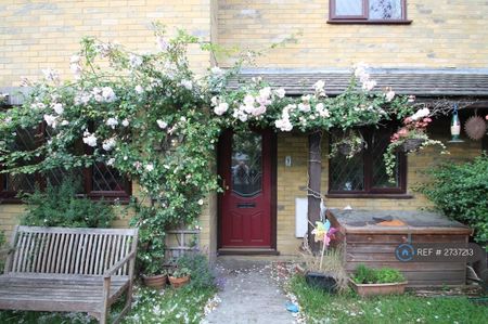 2 bedroom semi-detached house to rent - Photo 3