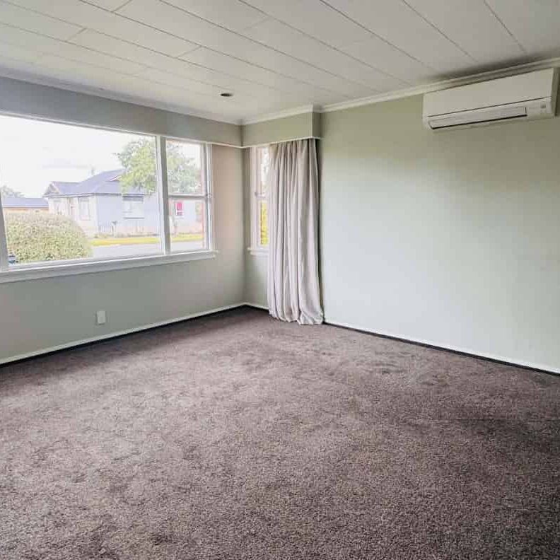 A comfortable and functional home in a convenient location. - Photo 1