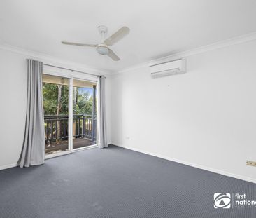 FANTASTIC AIR CONDITIONED THREE BEDROOM TOWNHOUSE IN A COMPLEX WITH... - Photo 4