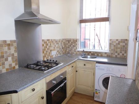 Glensdale Grove, East End Park, LS9 - Leeds - Photo 2