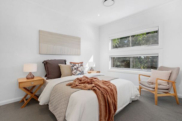 Modern duplex home with quality finishes... - Photo 1