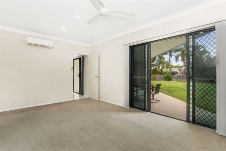 34 Donostia Crescent, Bushland Beach - Photo 5