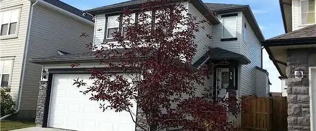 3 Bed 2.5 Bath Single House! — 3 Bedrooms House - Photo 1