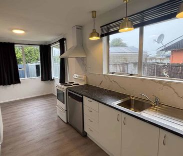 Pet Friendly & Fully Renovated, One Block to the Beach! - Photo 2