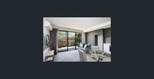 Stylish Boutique Apartment with Courtyard in Prime Glen Iris Location - Photo 1