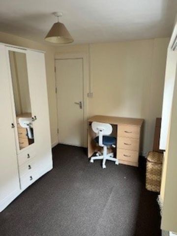 4 bedroom terraced house to rent - Photo 4