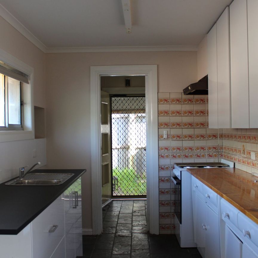 3 Bedroom Home Close to Shops - Available 06&sol;10&sol;2025 - Photo 1
