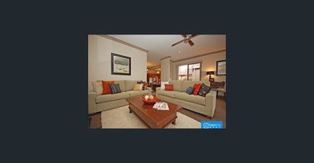 Stunning 5-Bedroom Family Home in Prime Oakleigh | Fully Furnished + Solar - Photo 2