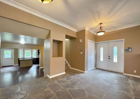 For Lease - 202 Cox Mill Road, Barrie, Ontario - Photo 3