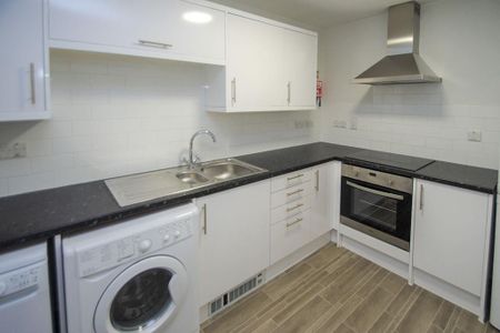 2 bedroom flat to rent - Photo 2