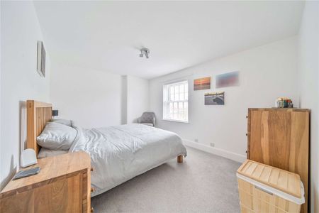 A spacious and well presented home in the picturesque village of Kemsing. - Photo 5