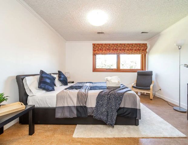 Ensuite Room Top Flr (No Kitchen) ,UNIVERSITY, U OF A — 1 Bedroom Room For Rent - Photo 1