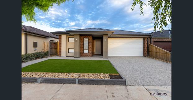 Rare and captivating four-bedroom family home - Photo 1