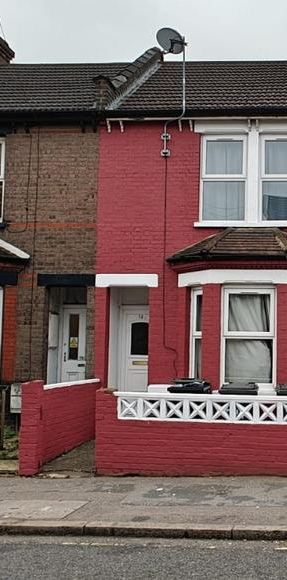 3 bedroom terraced house to rent - Photo 1