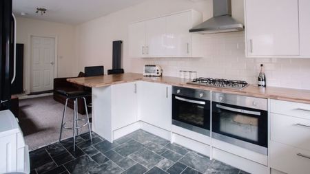 4 Bed - Vermont Street, Hull - Photo 3