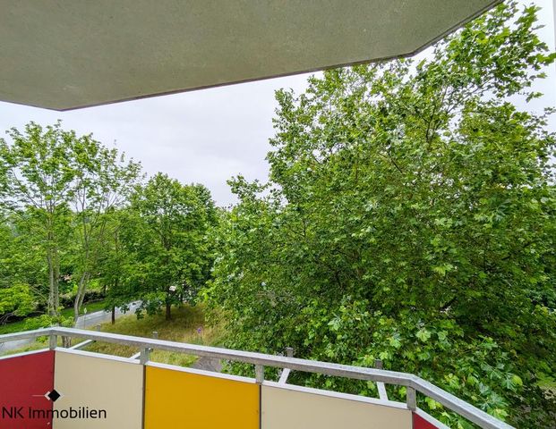 ++ schöne & günstige 3-Raum-Wohnung - großer Balkon mit Ausblick ins Grüne ++ - Photo 1