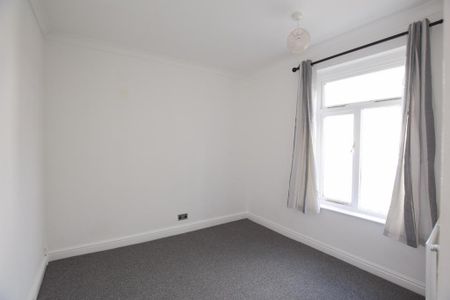 2 bedroom end of terrace house to rent - Photo 3
