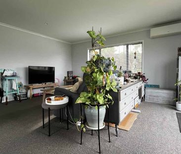 Orewa - 5 bedrooms - Photo 4