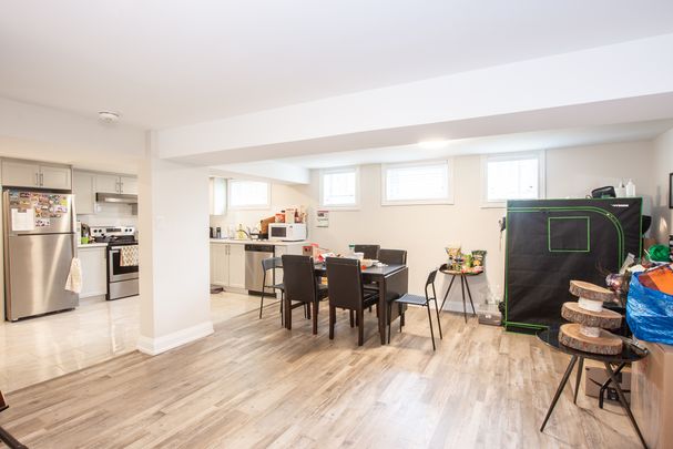 Spacious 3 Bedroom Unit off of Upper Gage!! - Photo 1