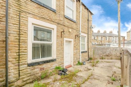 3 bedroom end of terrace house to rent - Photo 4